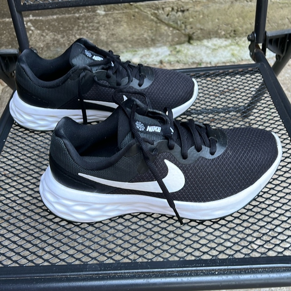 Nike tennis shoes